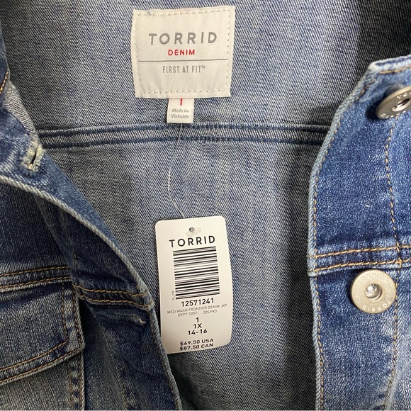 NWT Torrid Crop Denim Jacket - Medium Wash. Size 1. - Picture 4 of 13
